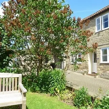 Pear Tree House B&B 피커링